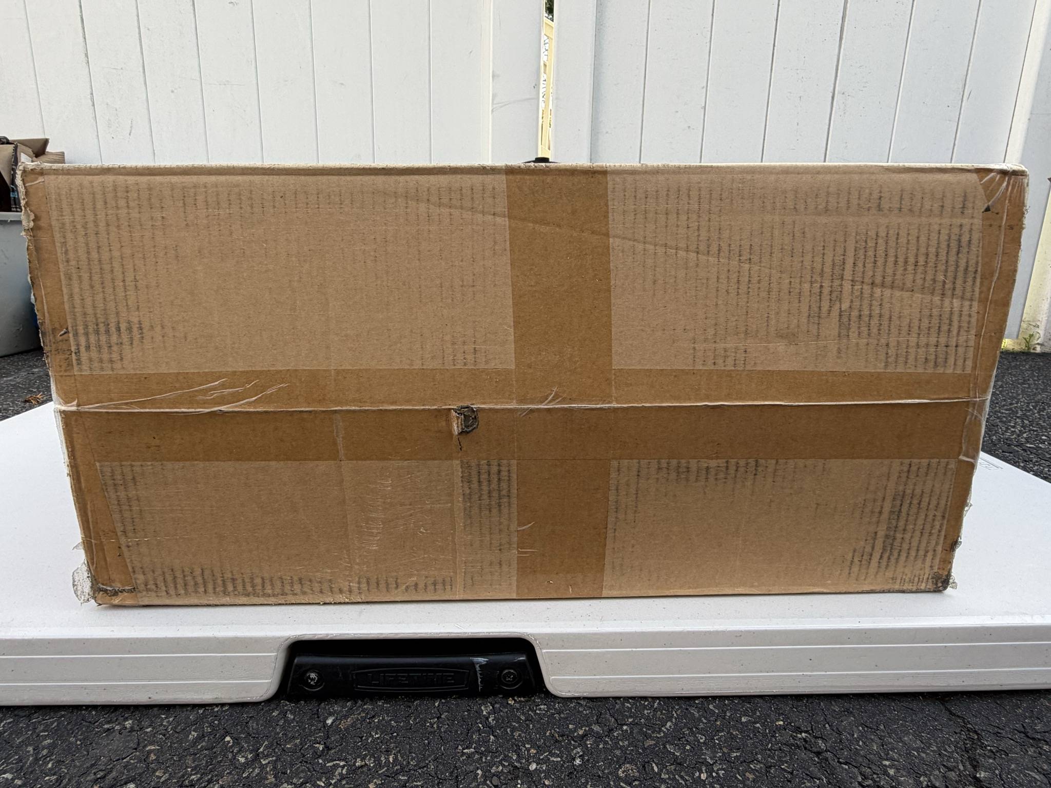 CoolHut MP245 carton long side showing crushed edges, creasing, and taped center seam