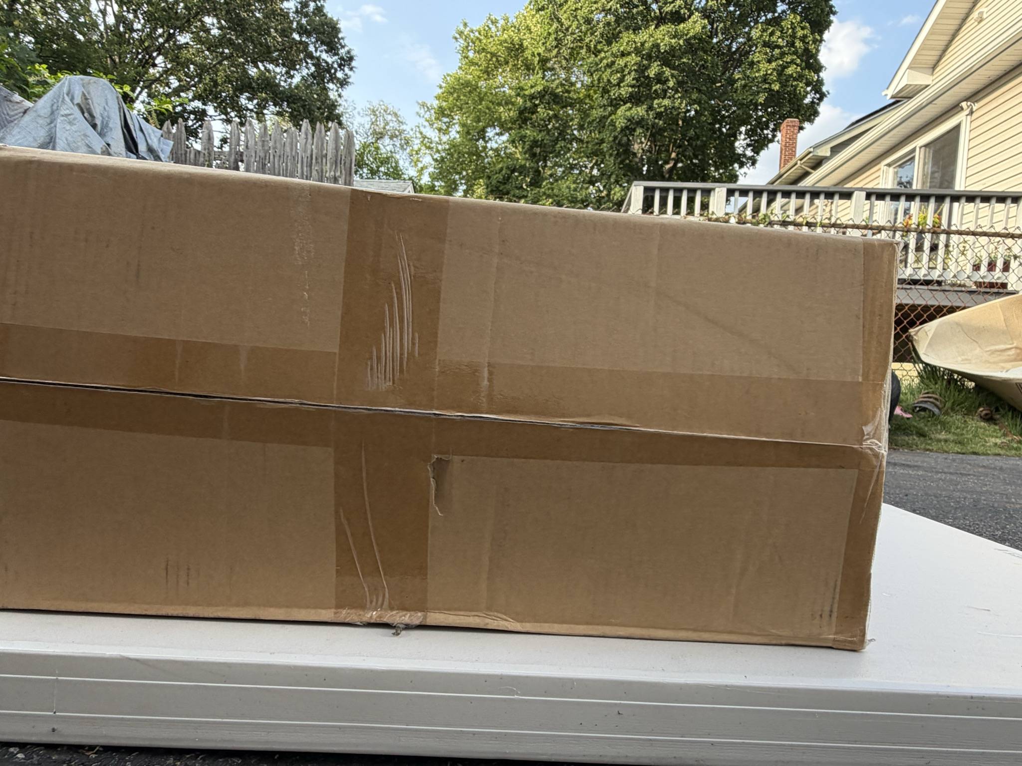 CoolHut MP245 carton opposite side showing creasing, tape wear, and crushed corners
