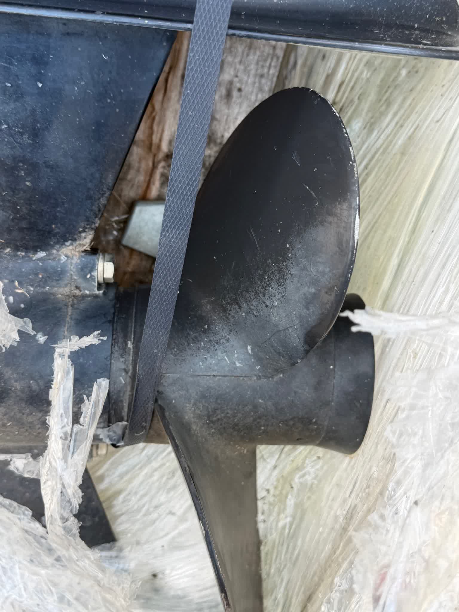 Johnson 25 HP outboard propeller and lower unit