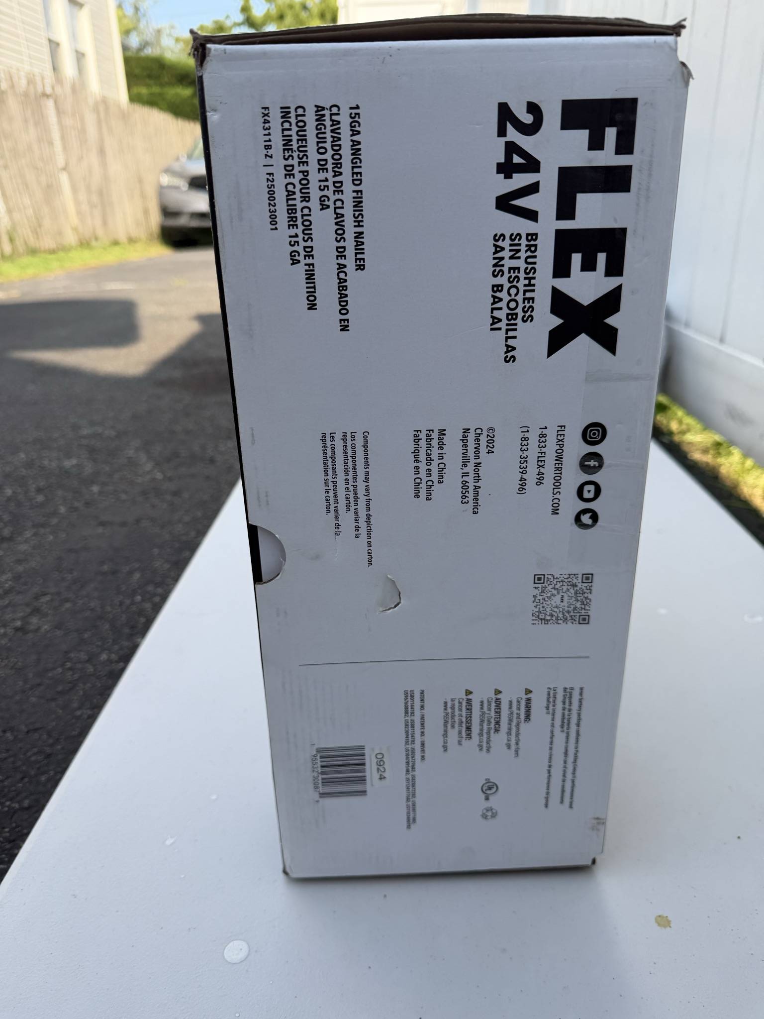 FLEX FX4311B-Z carton side panel showing 24V tool-only model details and creasing